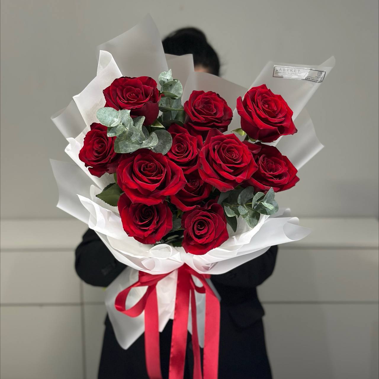 photo_5310057205979614215_y