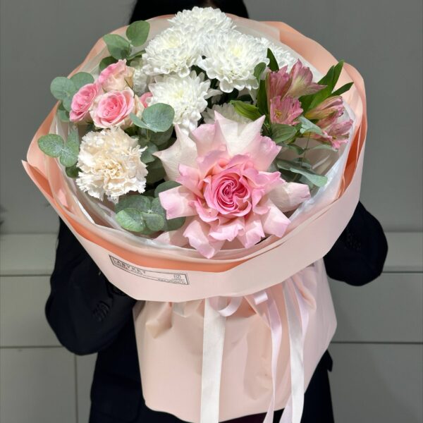 Розовое облако с розой