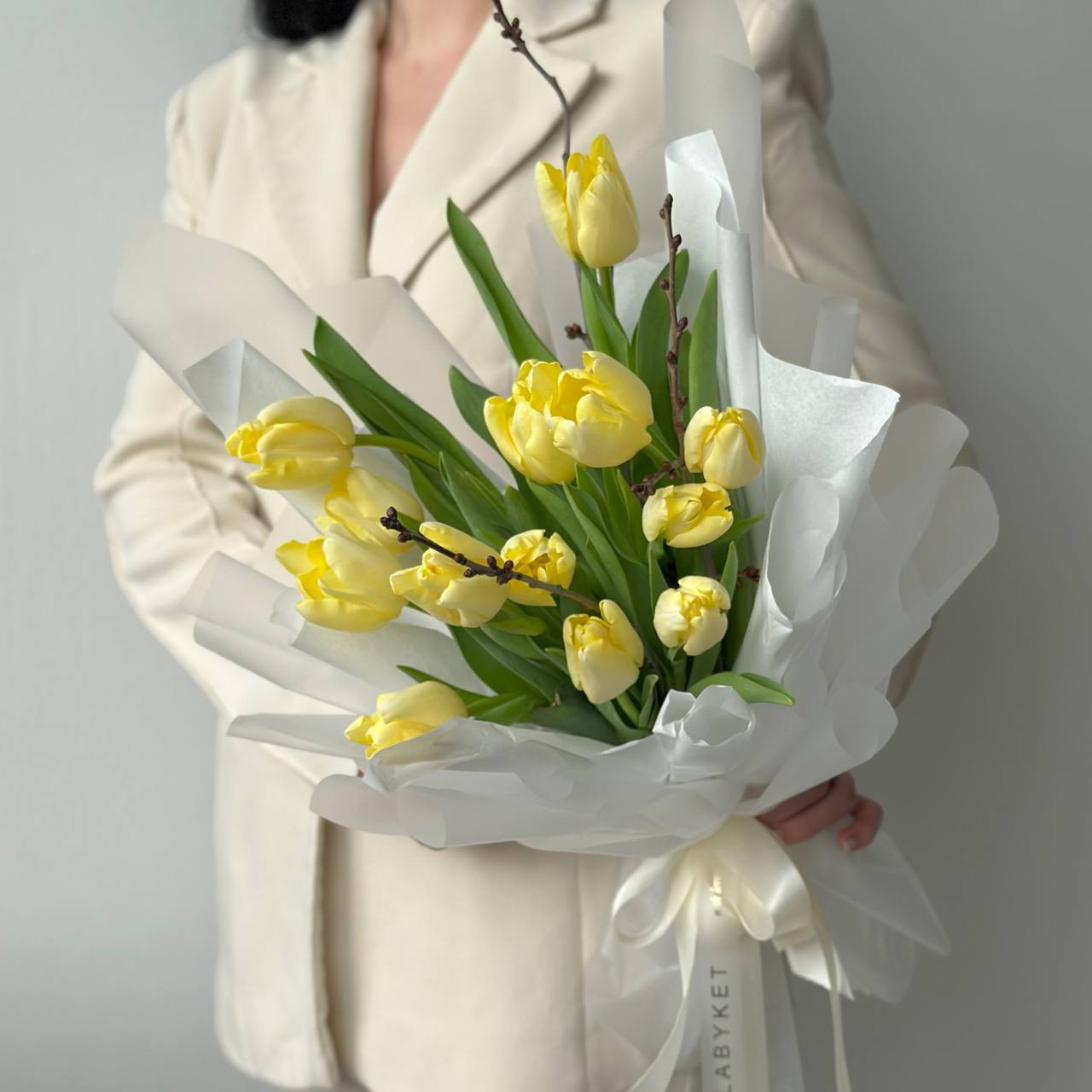 photo_5242304981648480665_y