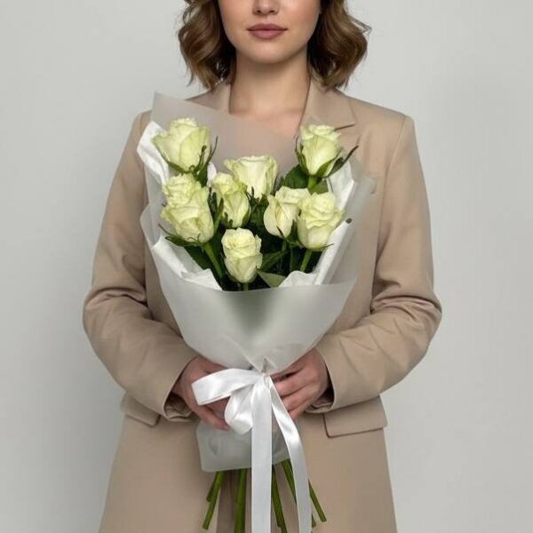 9 белых кенийских роз